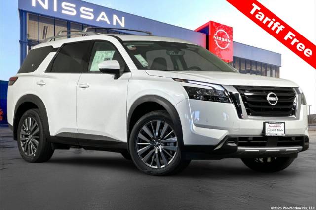 2025 Nissan Pathfinder SL