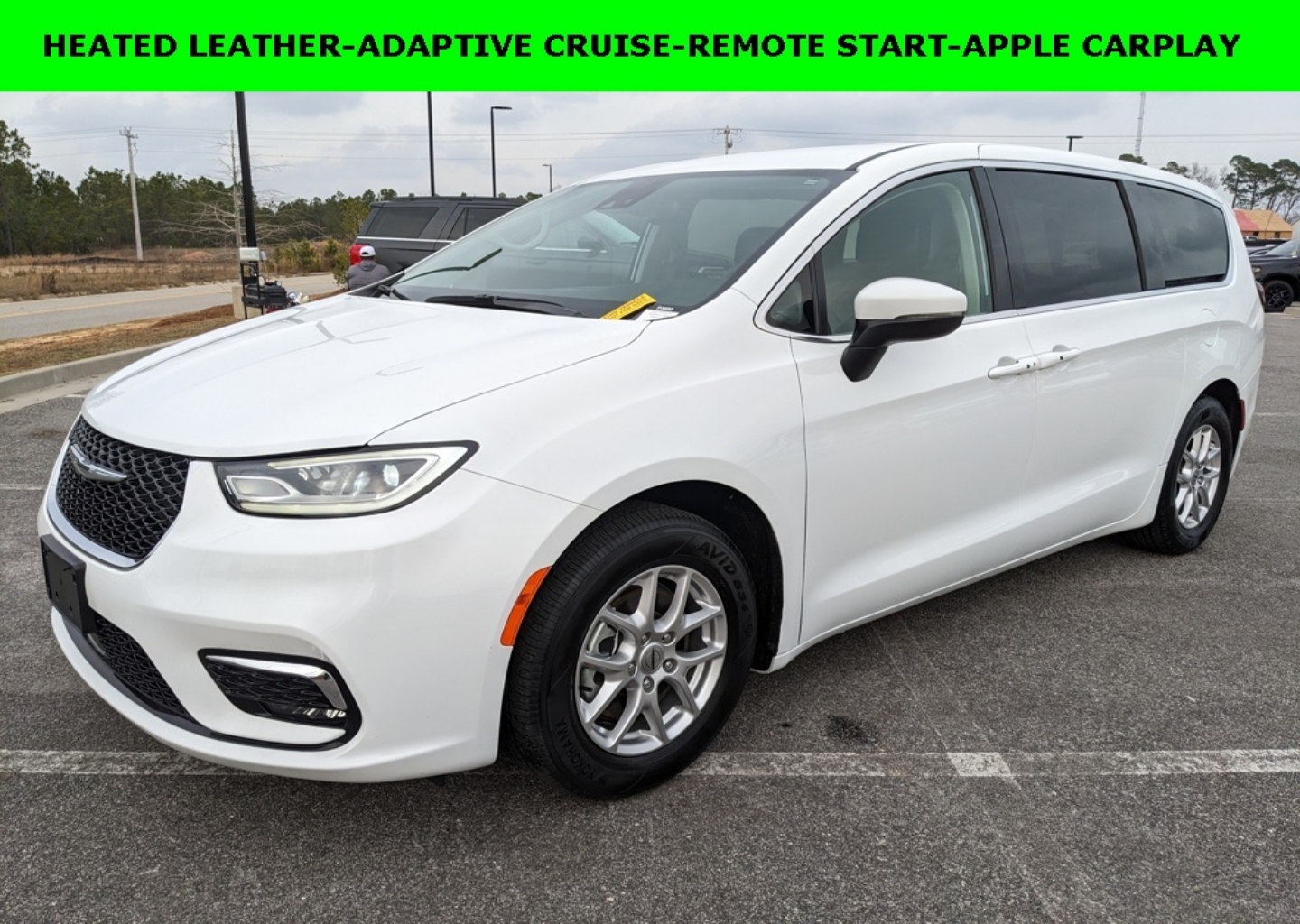 2023 Chrysler Pacifica Touring L's photo