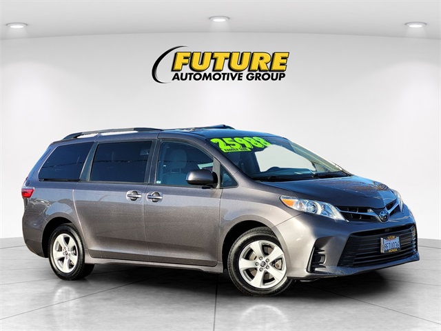 2020 Toyota Sienna LE