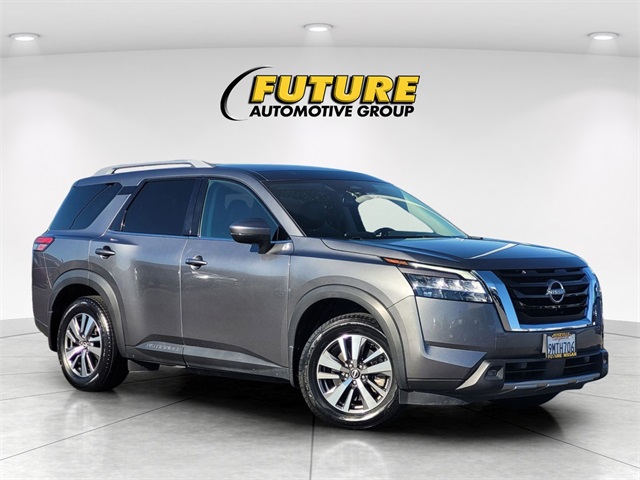 2022 Nissan Pathfinder SL