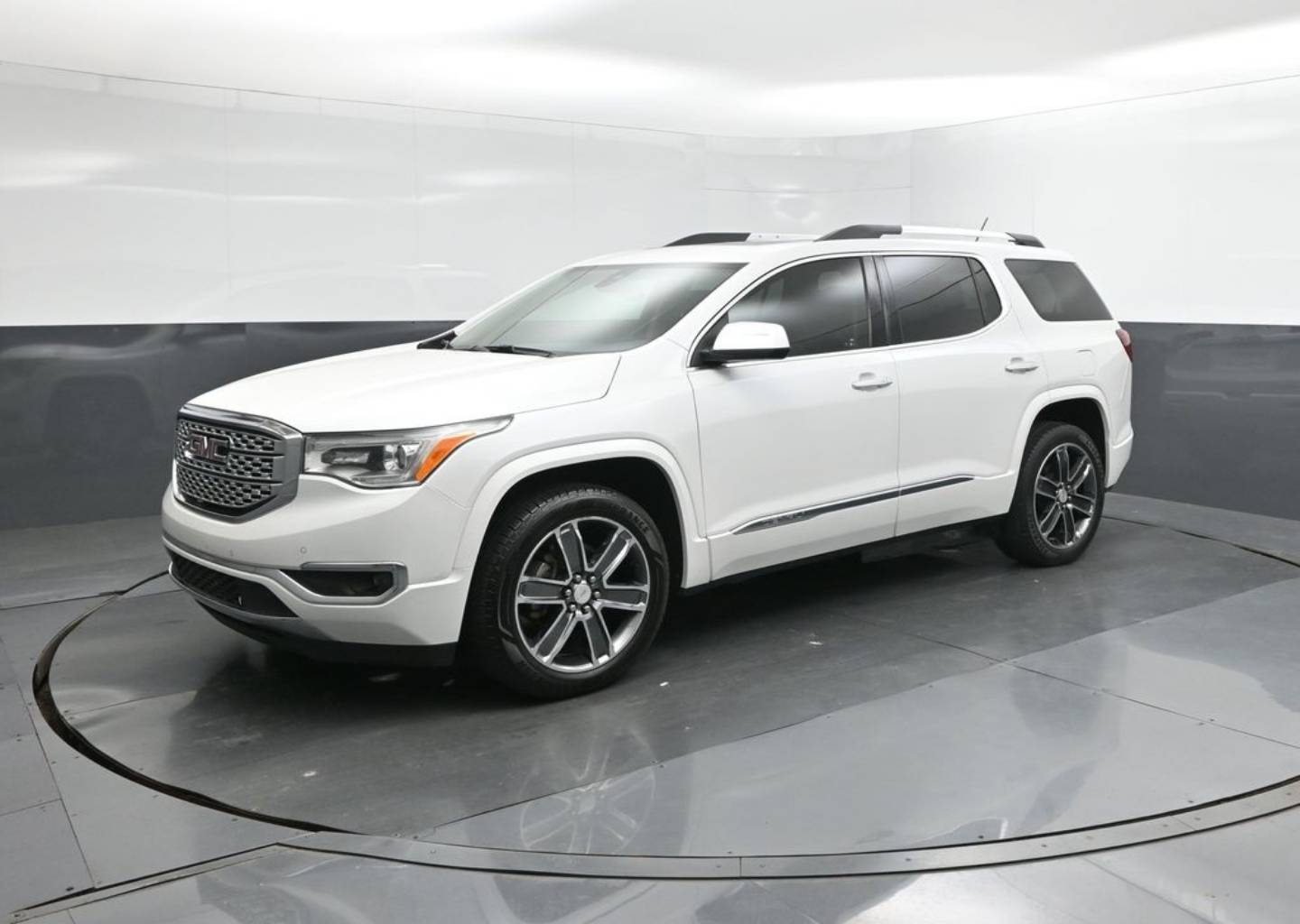 2018 GMC Acadia Denali's photo