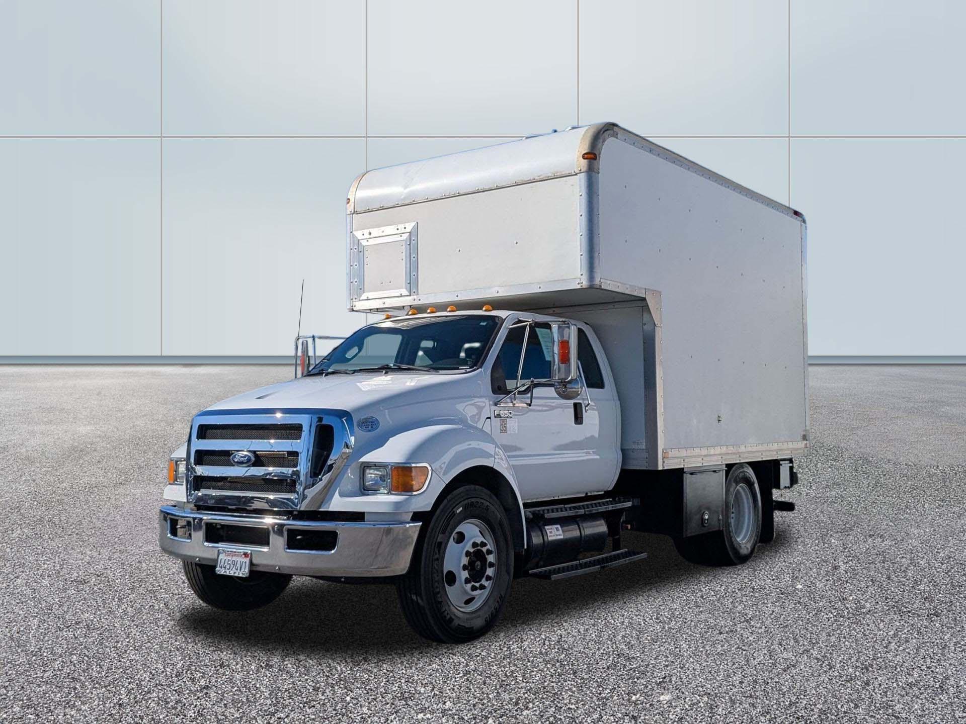 2015 Ford F-Medium Duty XL's photo