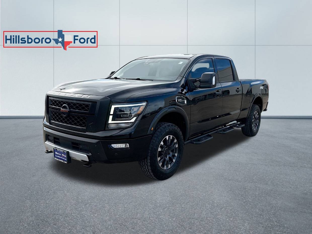 2022 Nissan Titan XD PRO-4X's photo