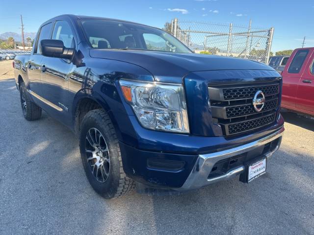 2022 Nissan Titan SV