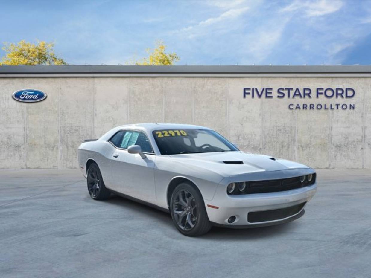 2020 Dodge Challenger SXT's photo