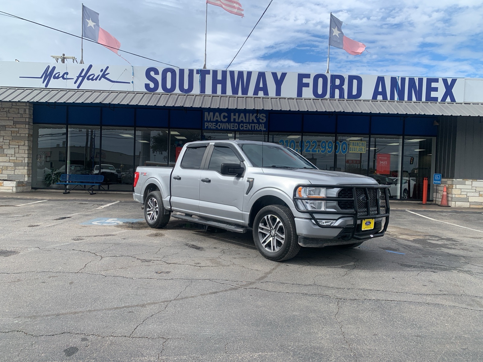 2021 Ford F-150 XL's photo