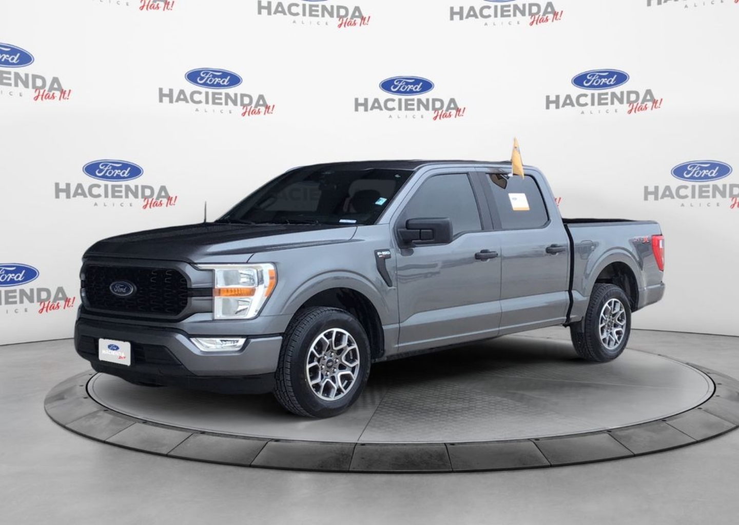 2021 Ford F-150 XL's photo