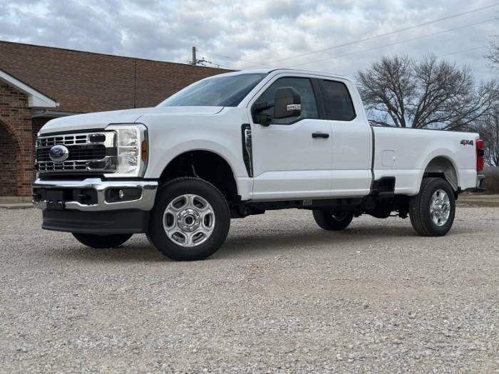 2026 Ford Super Duty F-350 SRW XLT