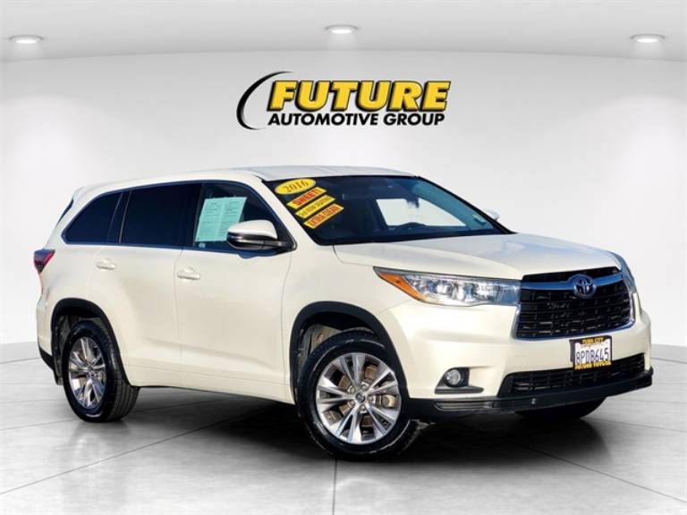 2016 Toyota Highlander LE Plus V6