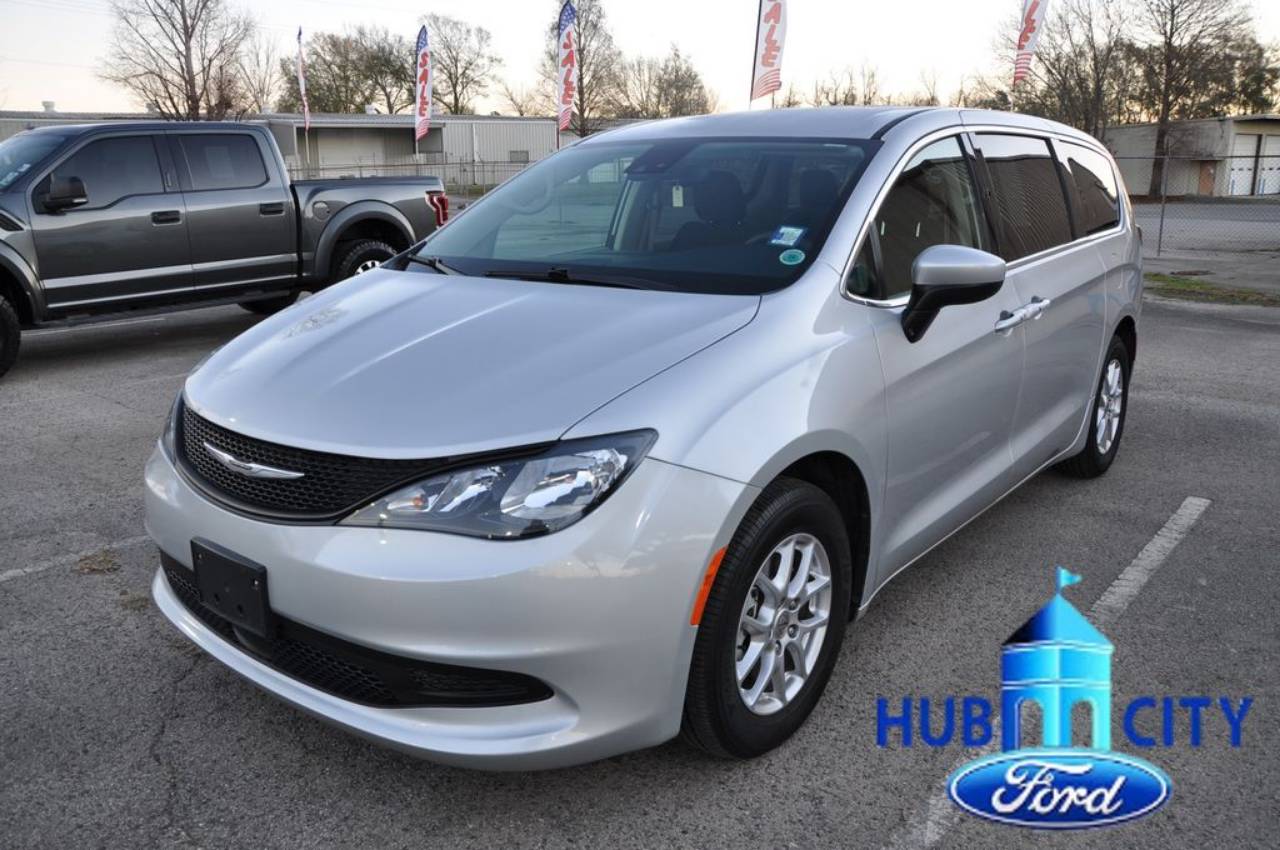 2023 Chrysler Voyager LX