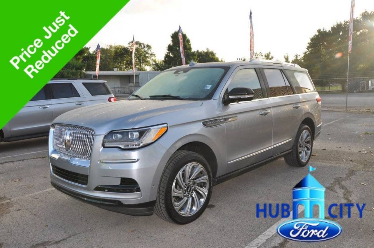 2023 Lincoln Navigator Reserve's photo