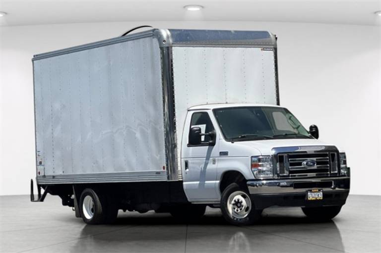 2022 Ford E-450SD Base