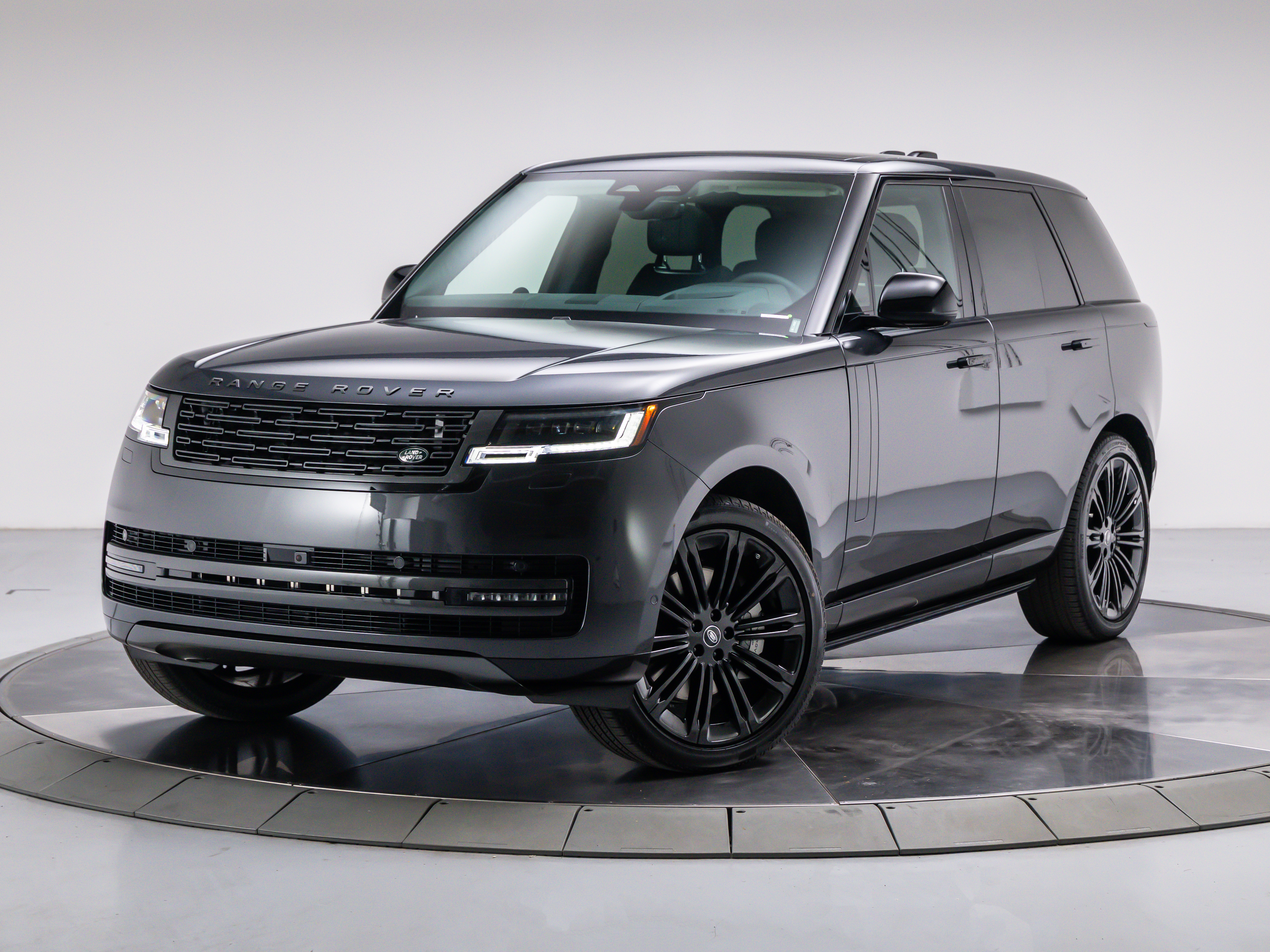 New 2025 Land Rover Range Rover P530 SE