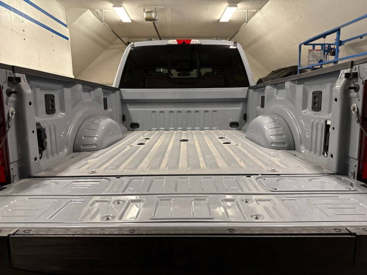 2025 Ford F-350 Super Duty Platinum - Photo 8