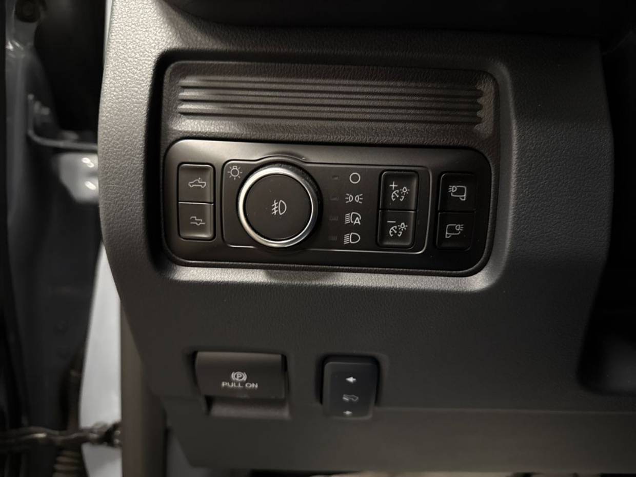 2025 Ford F-350 Super Duty Platinum - Photo 16