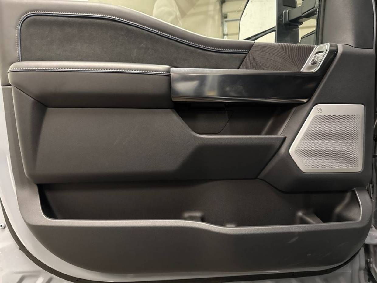 2025 Ford F-350 Super Duty Platinum - Photo 19