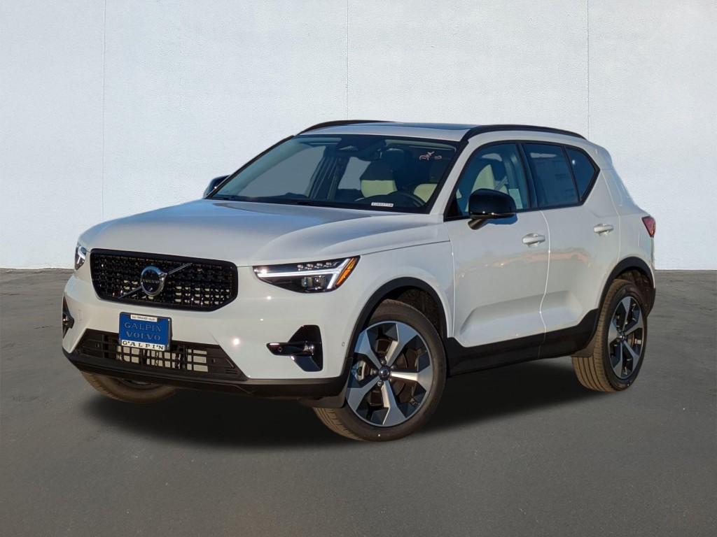2026 Volvo XC40 B5 Plus Dark