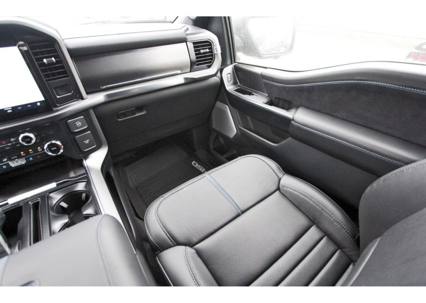 2025 Ford F-150 Platinum - Photo 9