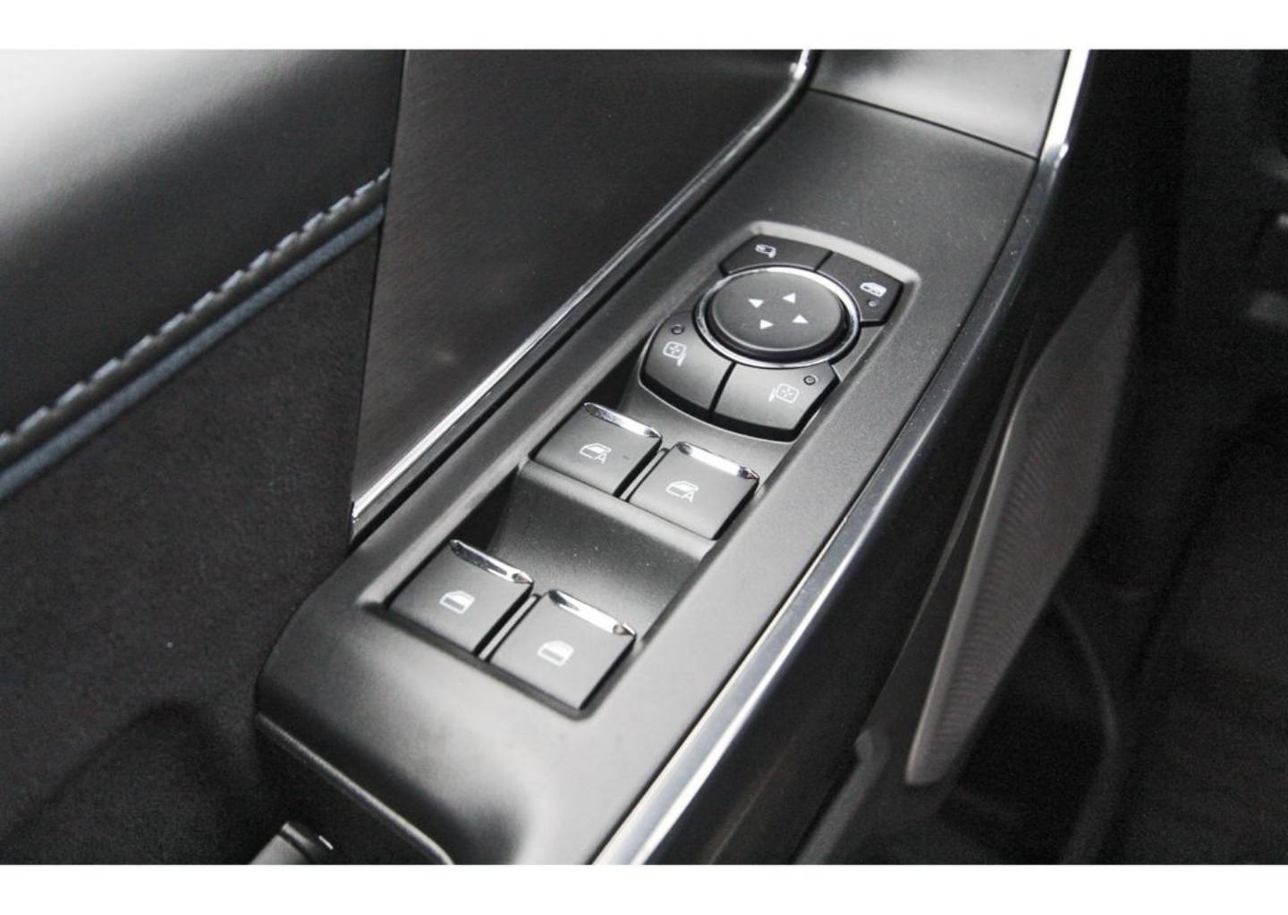 2025 Ford F-150 Platinum - Photo 14