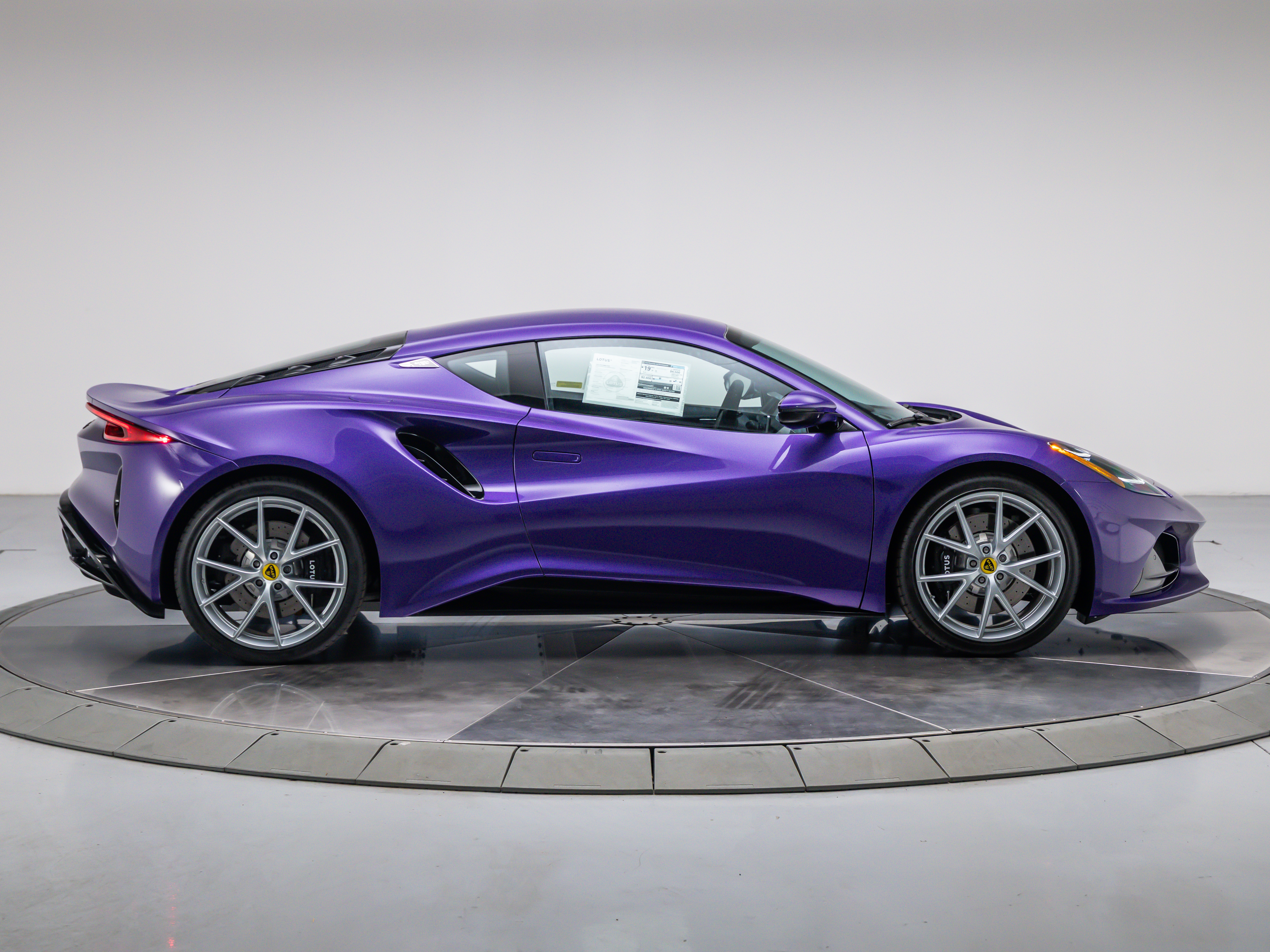 2026 Lotus Emira - Photo 6