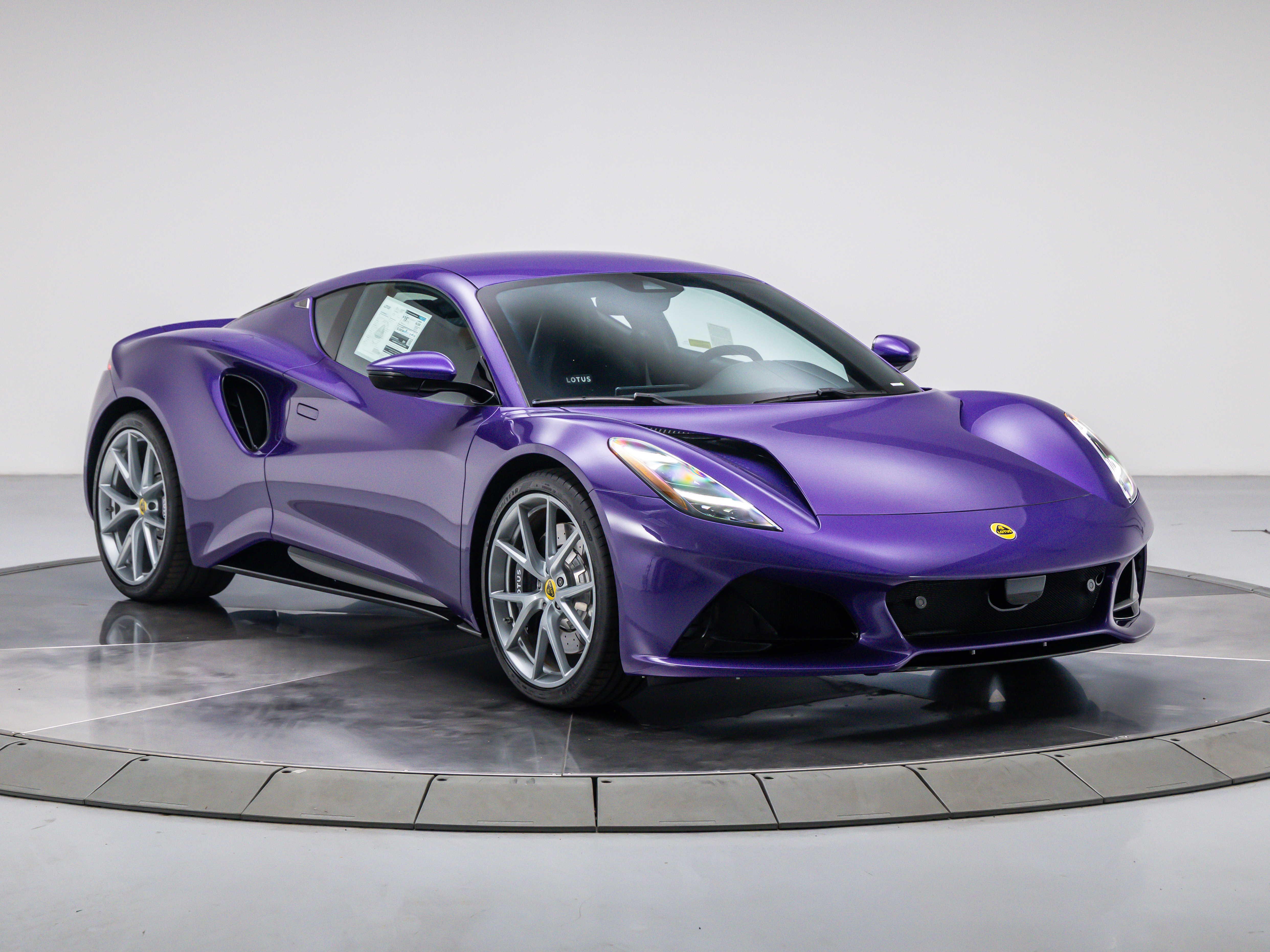 2026 Lotus Emira - Photo 7