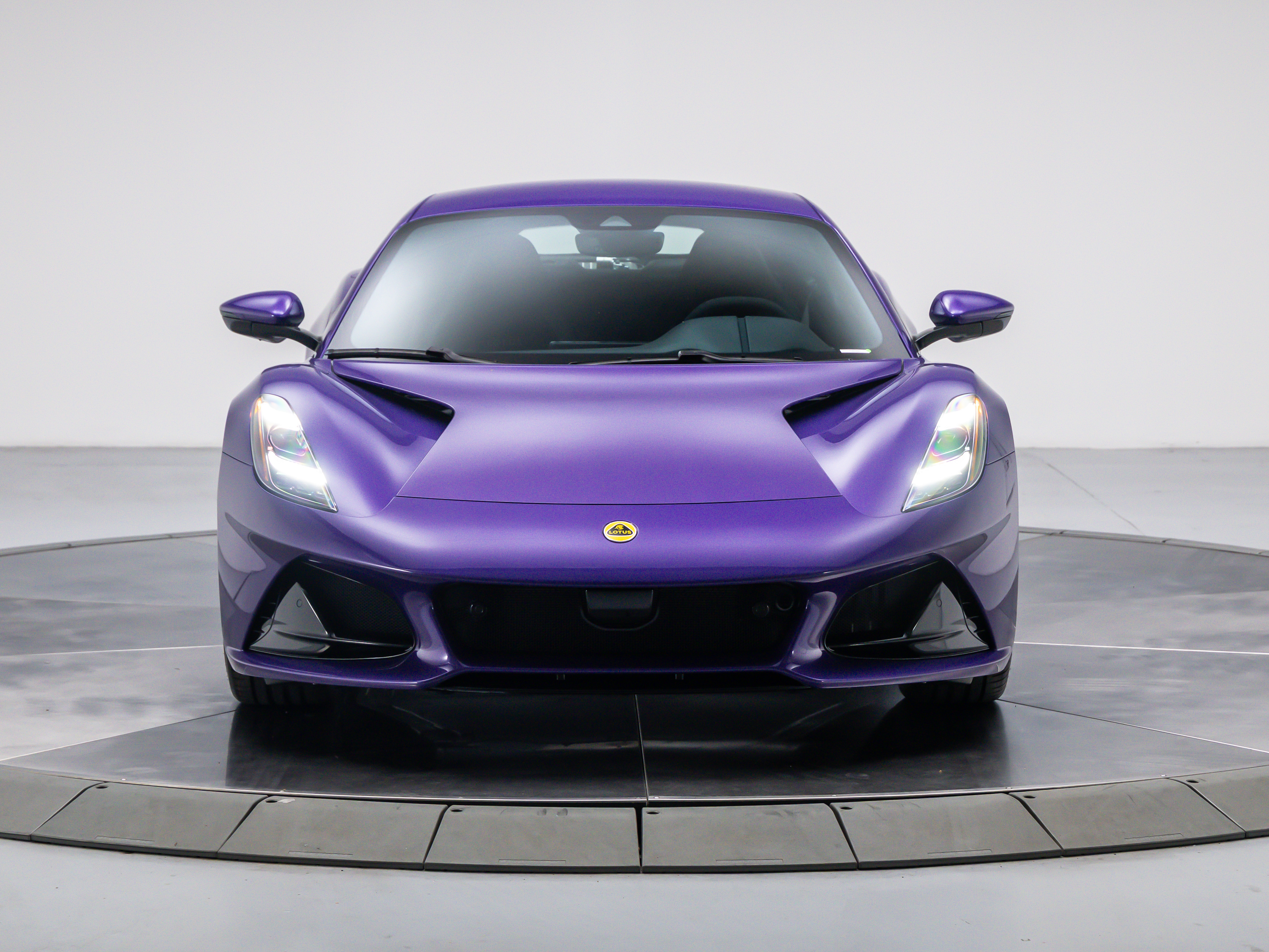 2026 Lotus Emira - Photo 8