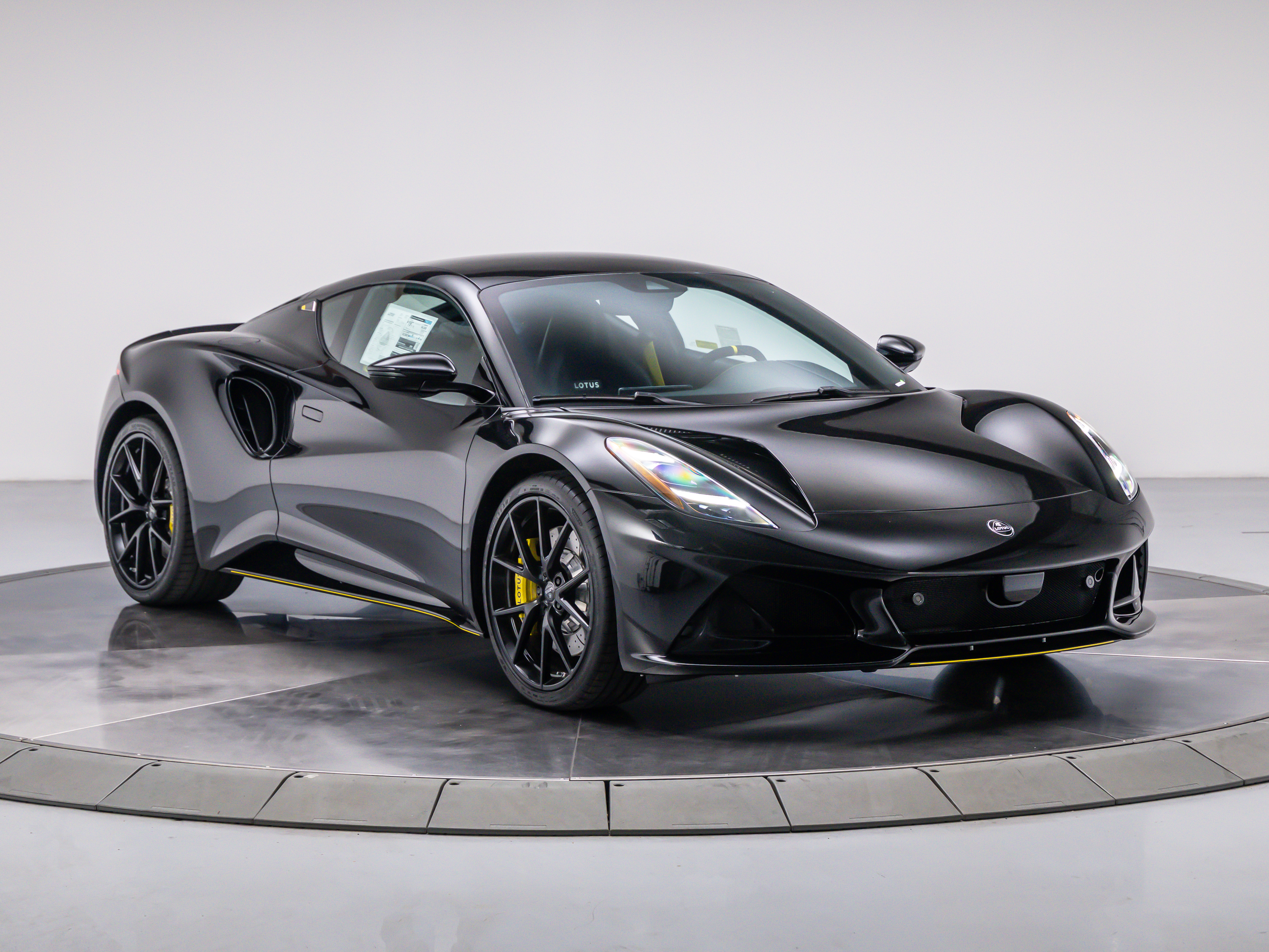 2026 Lotus Emira - Photo 7