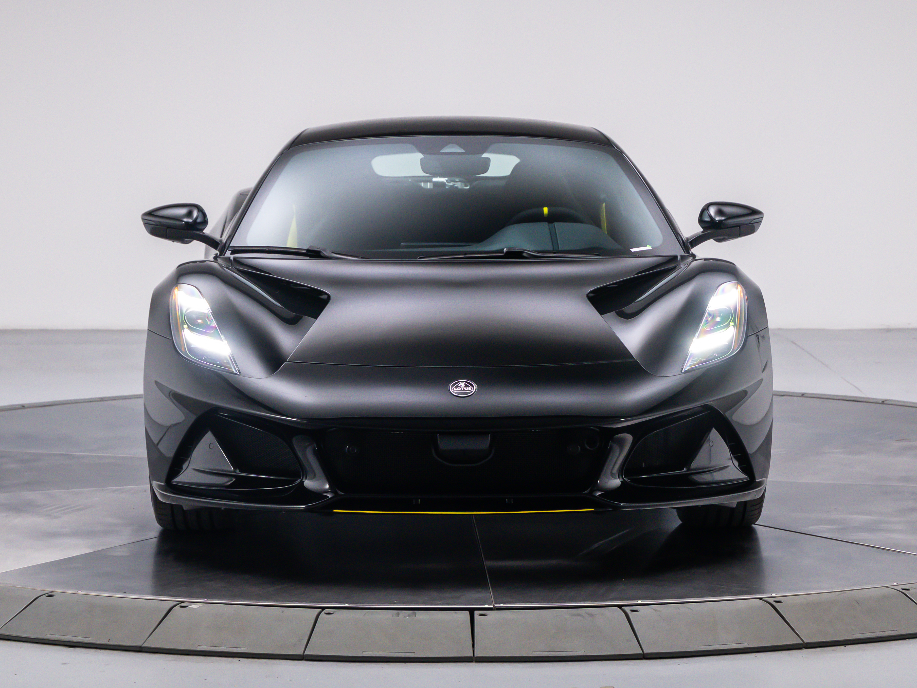 2026 Lotus Emira - Photo 8