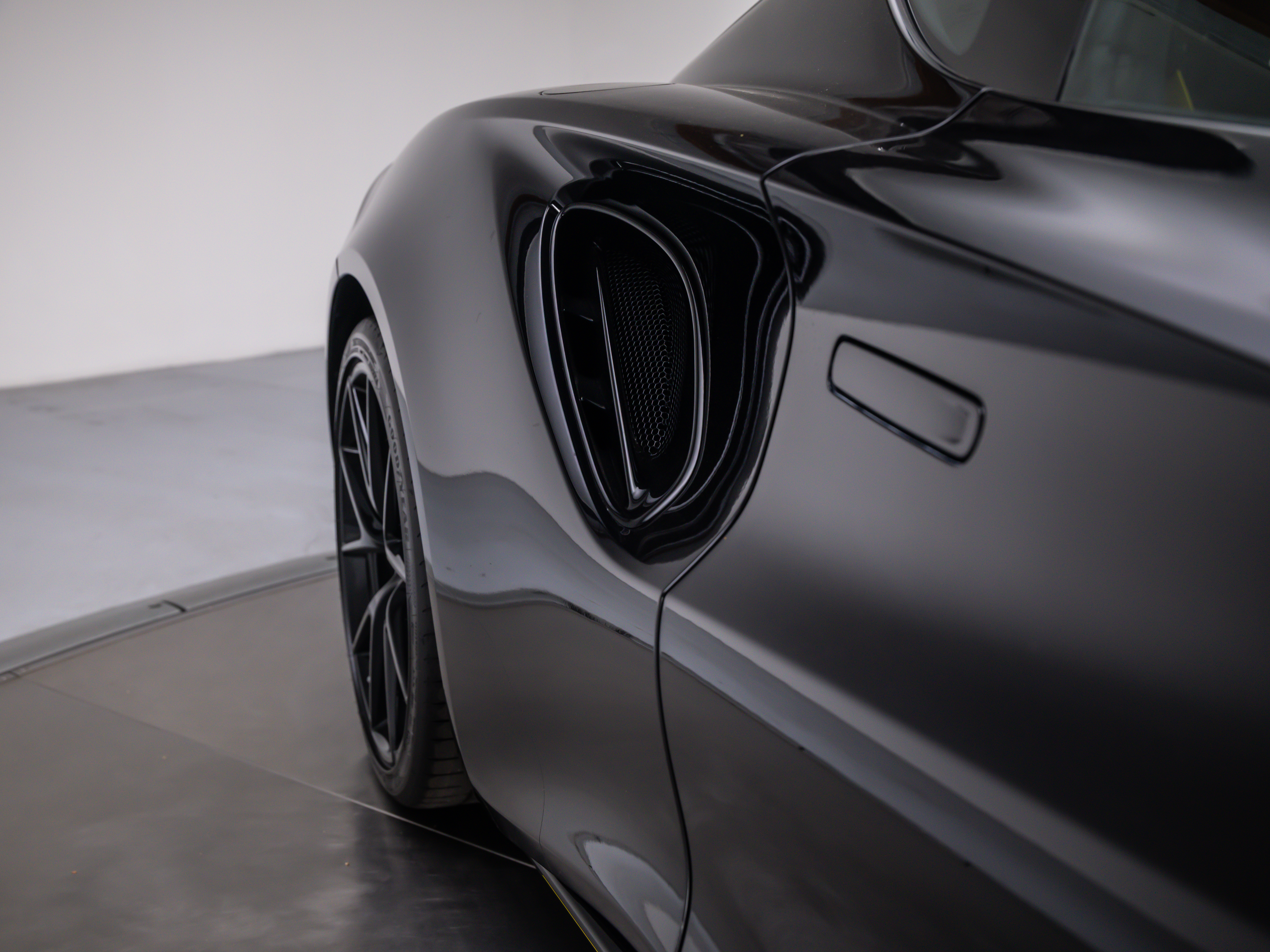 2026 Lotus Emira - Photo 13