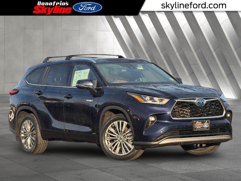 2021 Toyota Highlander Hybrid Platinum