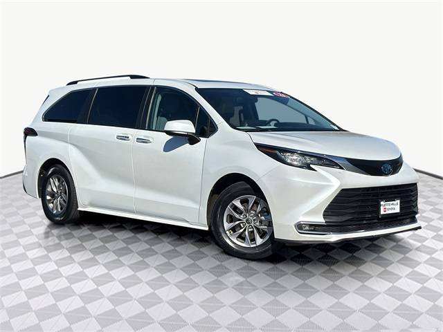 2023 Toyota Sienna XLE