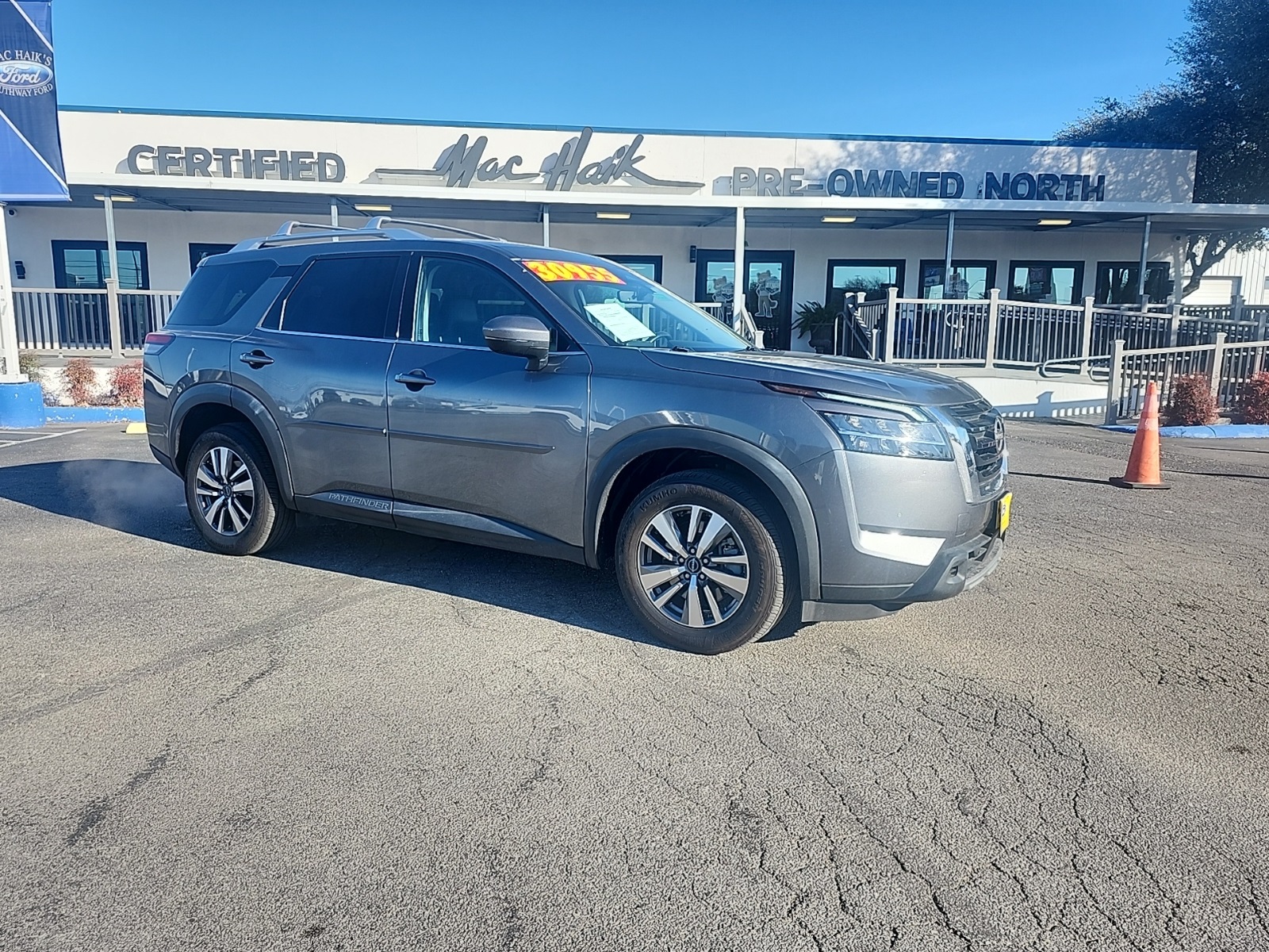 2023 Nissan Pathfinder SL