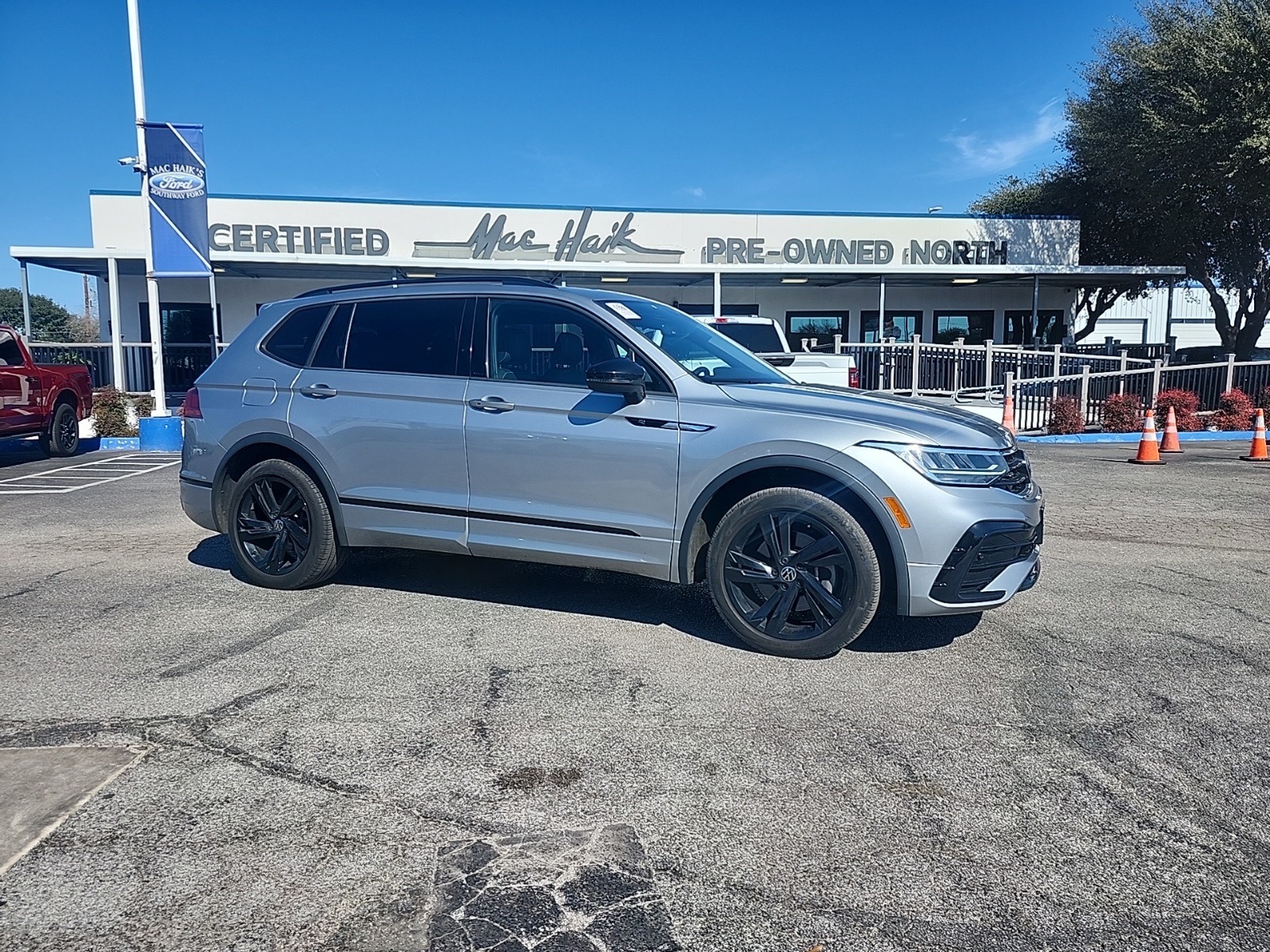 2023 Volkswagen Tiguan SE R-LINE BLACK