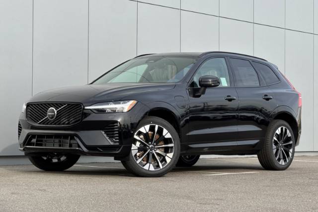 2026 Volvo XC60 Plug-In Hybrid T8 Plus