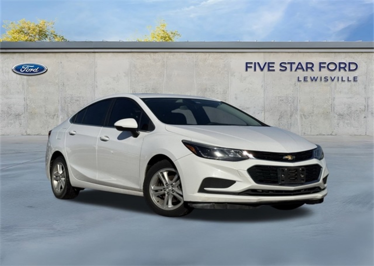 Used 2018 Chevrolet Cruze LT with VIN 1G1BE5SM5J7235082 for sale in Lewisville, TX