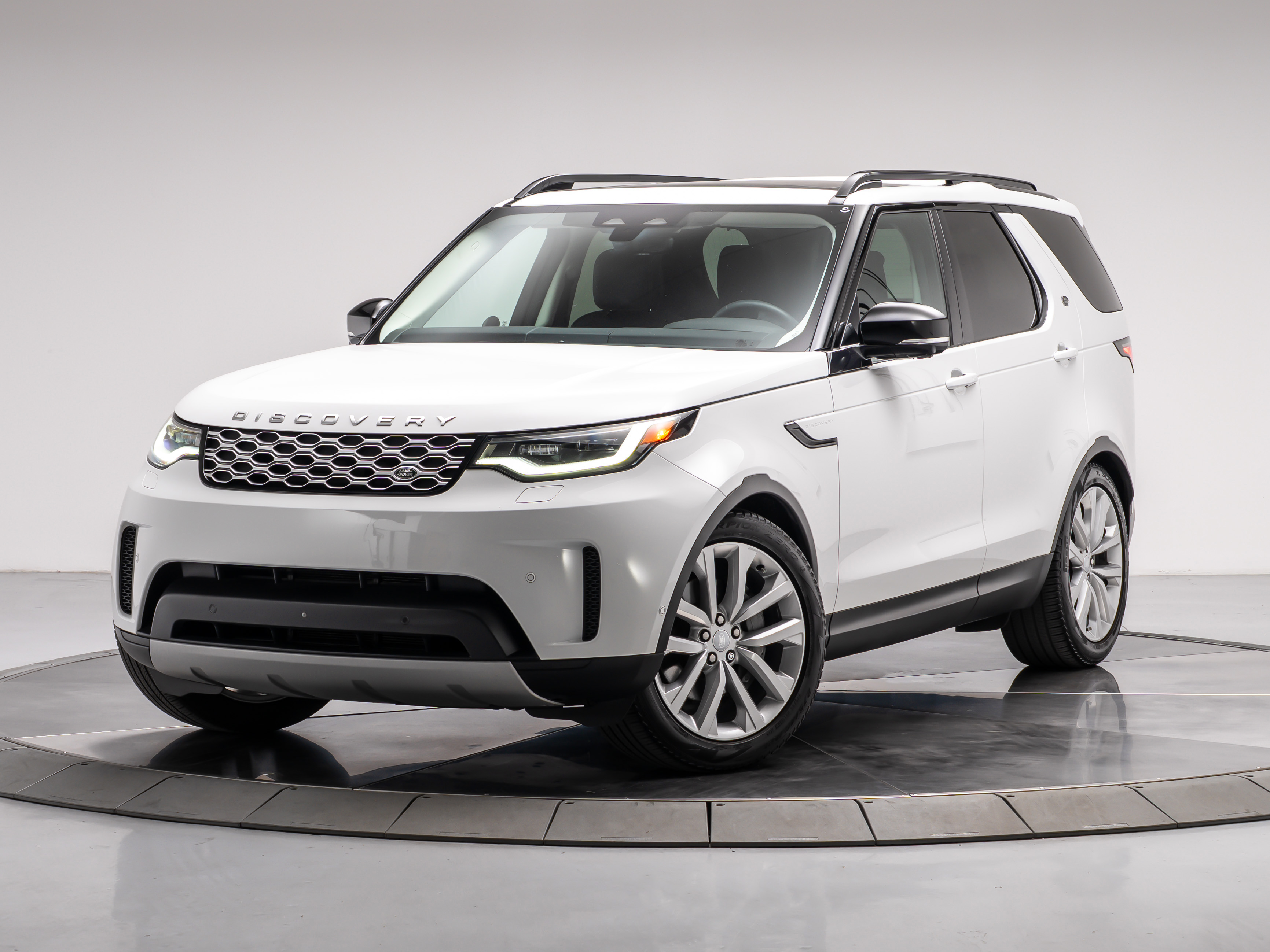 New 2024 Land Rover Discovery P300 S