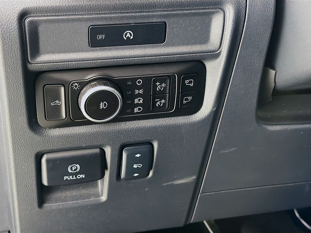 2025 Ford F-150 Platinum - Photo 10