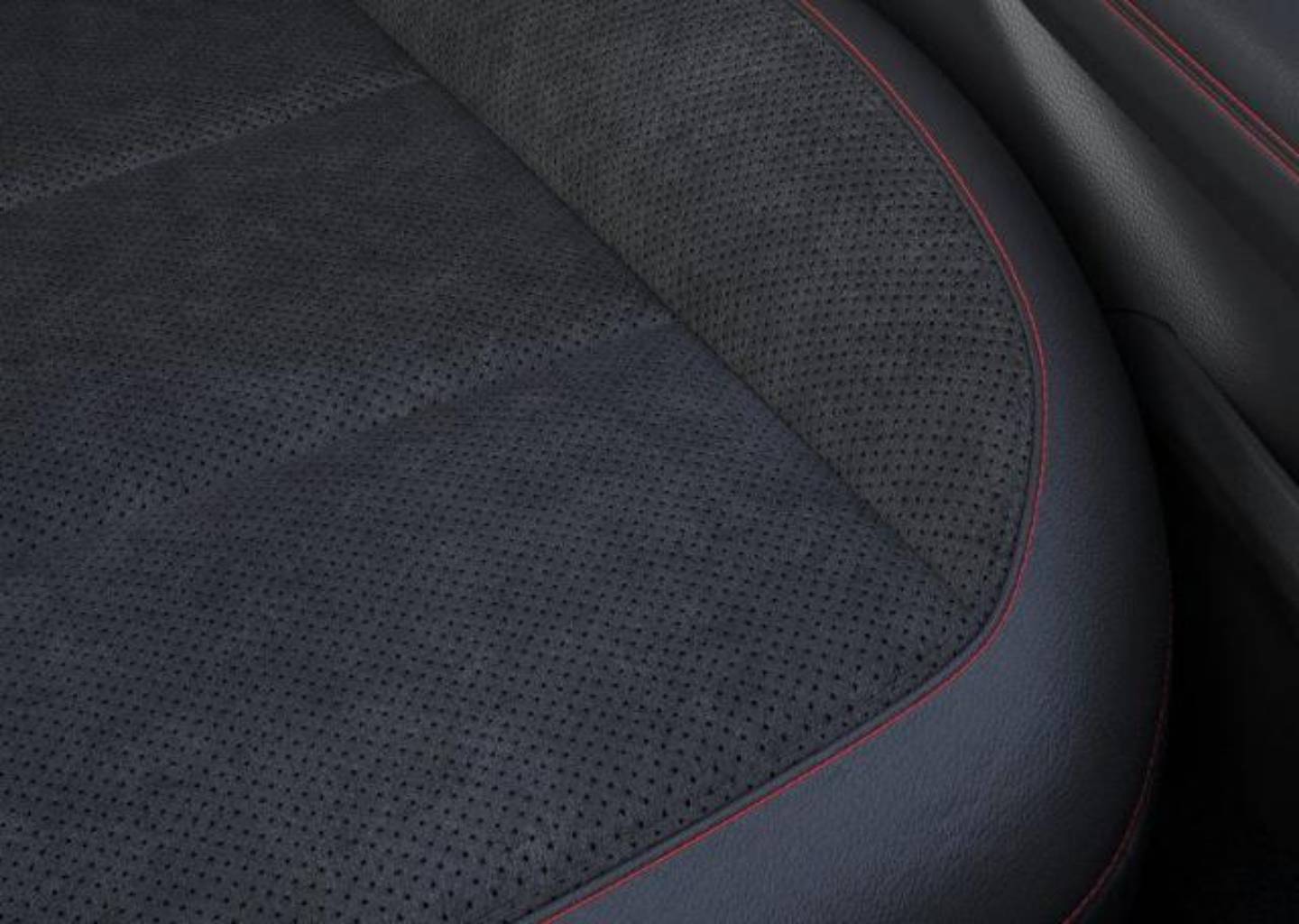 2025 Ford Explorer ST - Photo 19