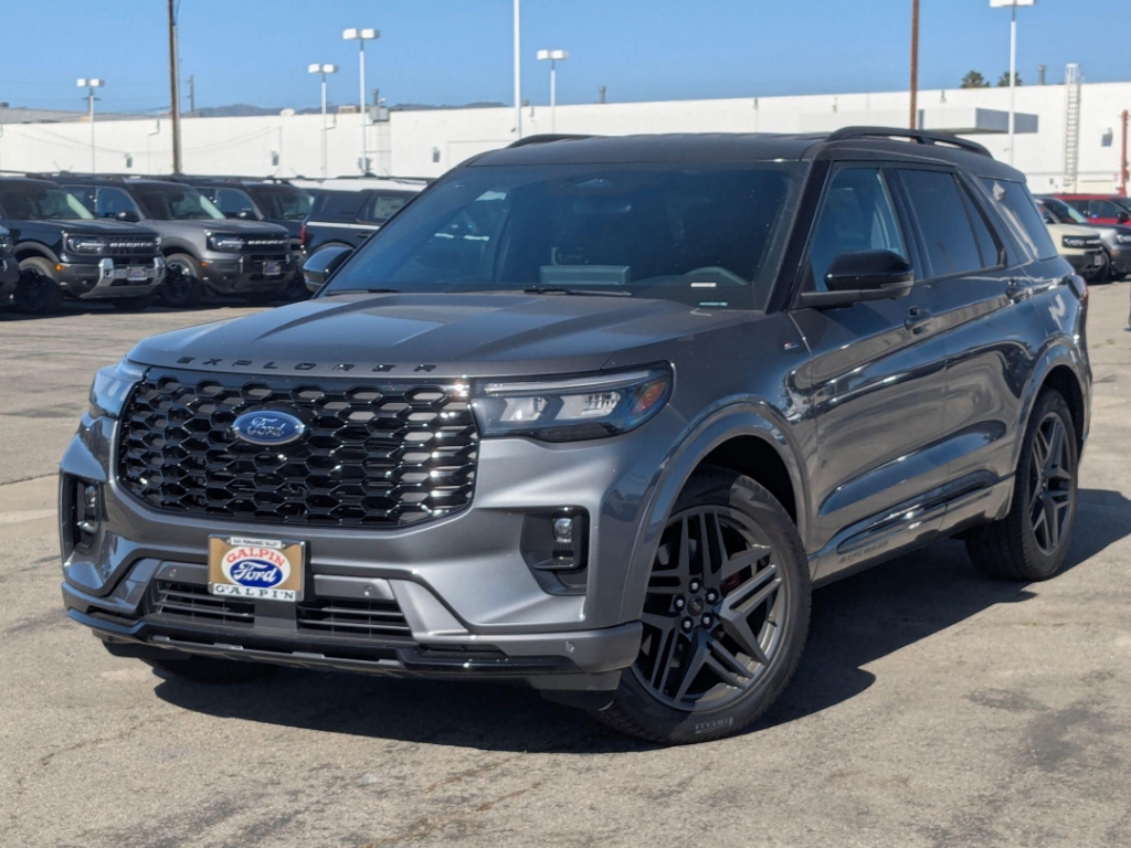 2025 Ford Explorer ST Line