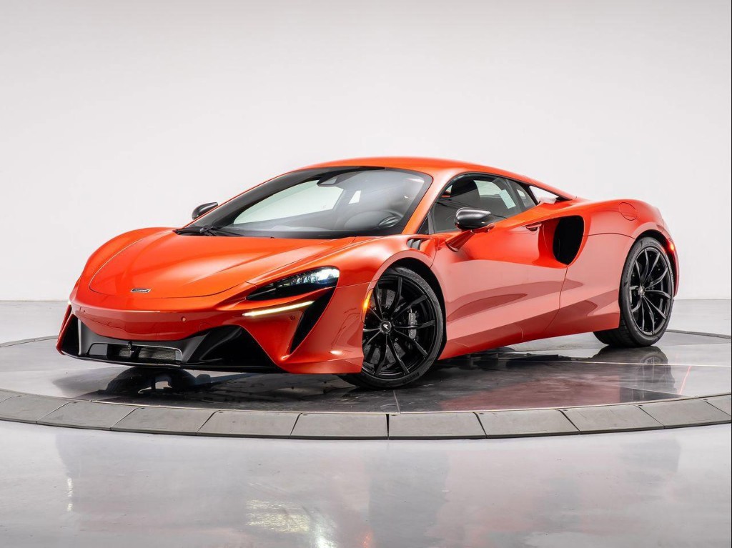 2023 McLaren Artura Base