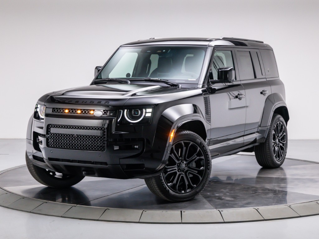 2026 Land Rover Defender P635 OCTA Black