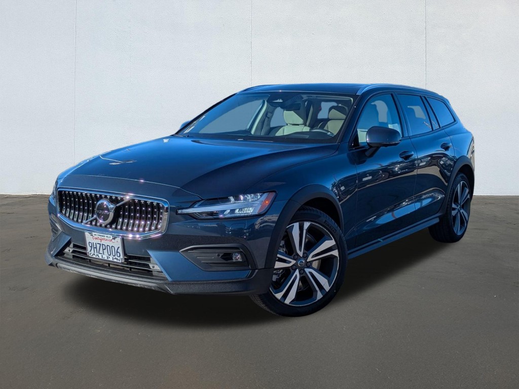 2024 Volvo V60 Cross Country B5 Plus