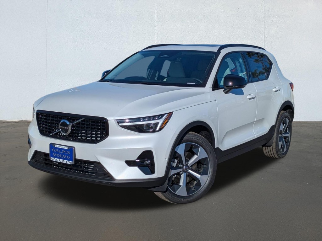 2026 Volvo XC40 B5 Plus Dark