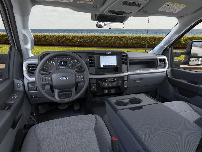 2025 Ford F-350 Super Duty Chassis Cab XLT - Photo 9