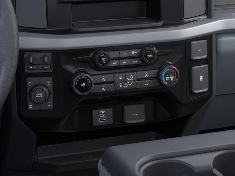 2025 Ford F-350 Super Duty Chassis Cab XLT - Photo 15