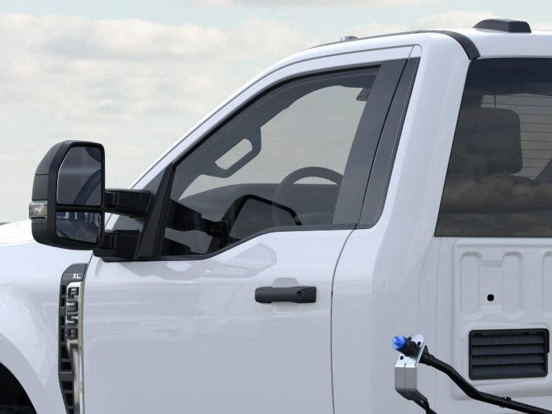 2025 Ford F-350 Super Duty Chassis Cab XLT - Photo 20