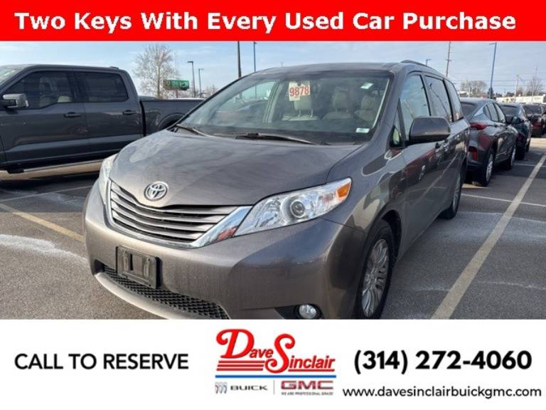 2017 Toyota Sienna XLE Auto Access Seat
