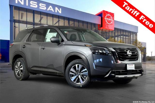 2025 Nissan Pathfinder SL