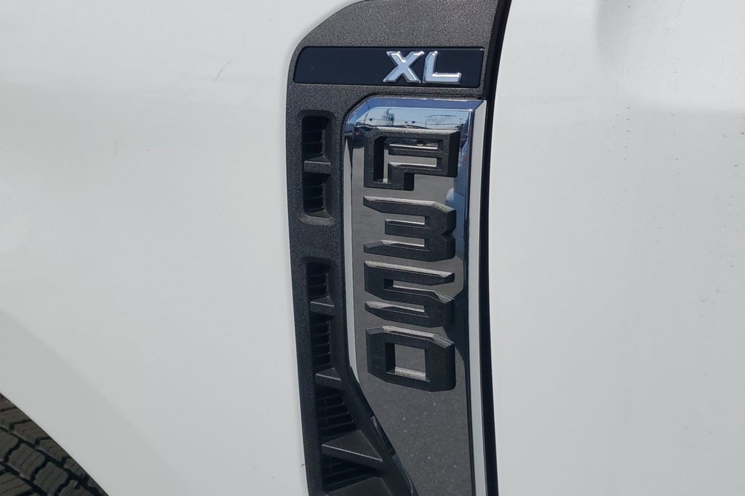 2026 Ford F-350 Super Duty Chassis Cab XL - Photo 9