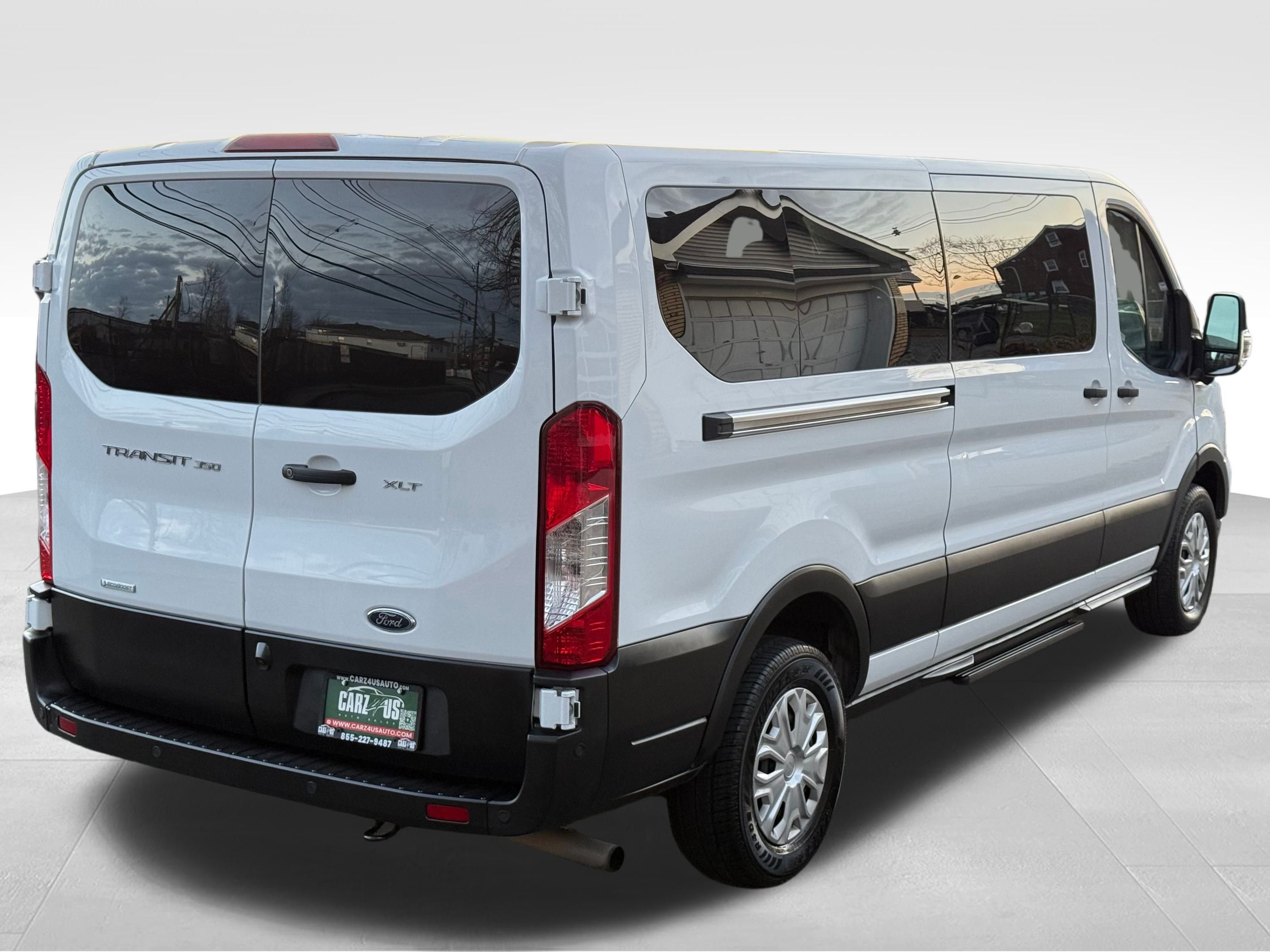 2023 Ford Transit Passenger Van XLT - Photo 6